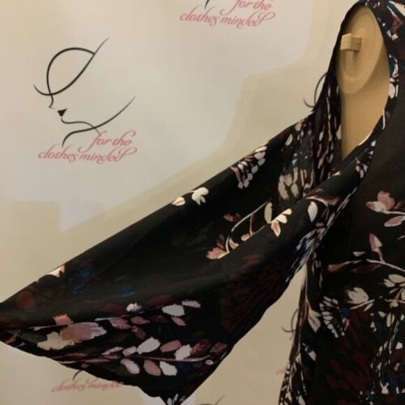 Motherhood. Size Medium. Cold Shoulder. Pullover. Chiffon Top. B103. - Picture 3 of 6